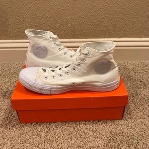 Converse Chuck Taylor Monochrome High Top